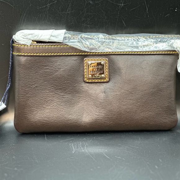 Dooney Bourke Large Slim Wristlet - Picture 3 of 14